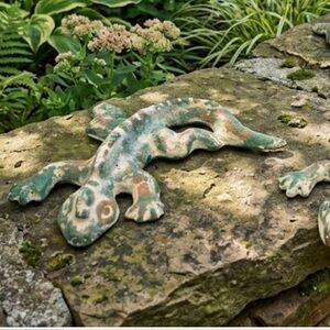 DECORATIVE LIZARDS OR CHAMELEON HAND PAINTED CLAY FIGURES. MADE IN MEXICO. THREE